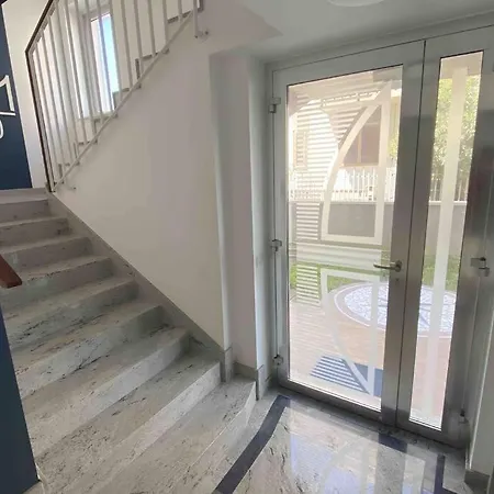 Apartament Grande Terrazza Con Vista Mare Parziale