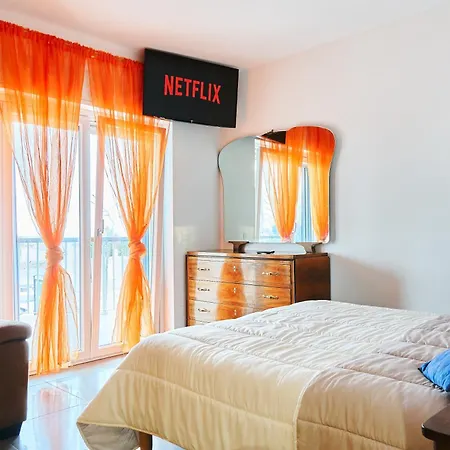 Grande Terrazza Con Vista Mare Parziale Apartament