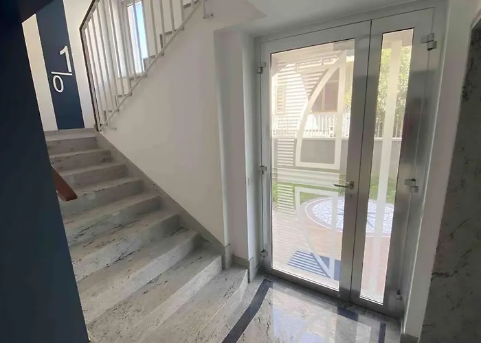 Appartamento Grande Terrazza Con Vista Mare Parziale