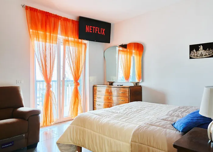 Grande Terrazza Con Vista Mare Parziale Appartamento