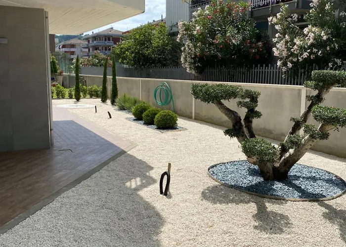 Appartamento Grande Terrazza Con Vista Mare Parziale