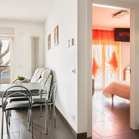 Grande Terrazza Con Vista Mare Parziale Lägenhet