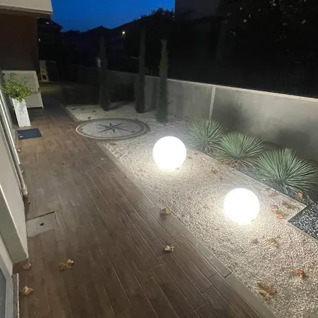 Grande Terrazza Con Vista Mare Parziale Lägenhet *